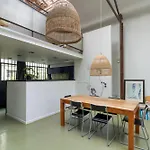 Bright Loft In The 20Th Arr Of Paris - Welkeys